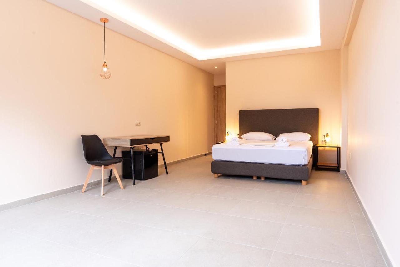 Mini Suites Near Athen'S Airport Free Shuttle From And To Athen'S Airport Spáta 外观 照片